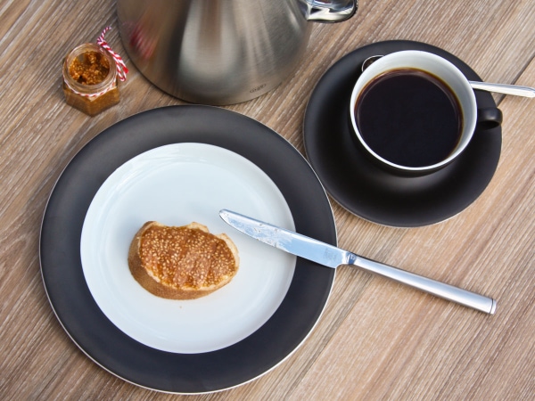 Süßes Frühstück mit selbstgemachtem Sesam-Honig-Brotaufstrich, Carl Tode Göttingen