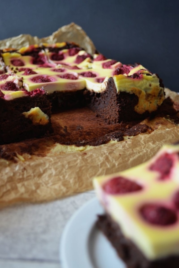 Carl Tode Göttingen präsentiert Rezept für Brownies mit Cheesecake-Topping