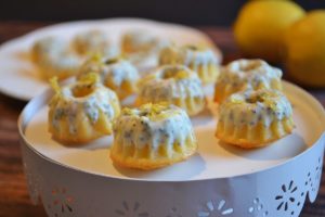 Mini Kuchen, Gugelhupf, Zitrone, mit Mohn, Glasur, klein und lecker, Rezept bei Carl Tode Göttingen