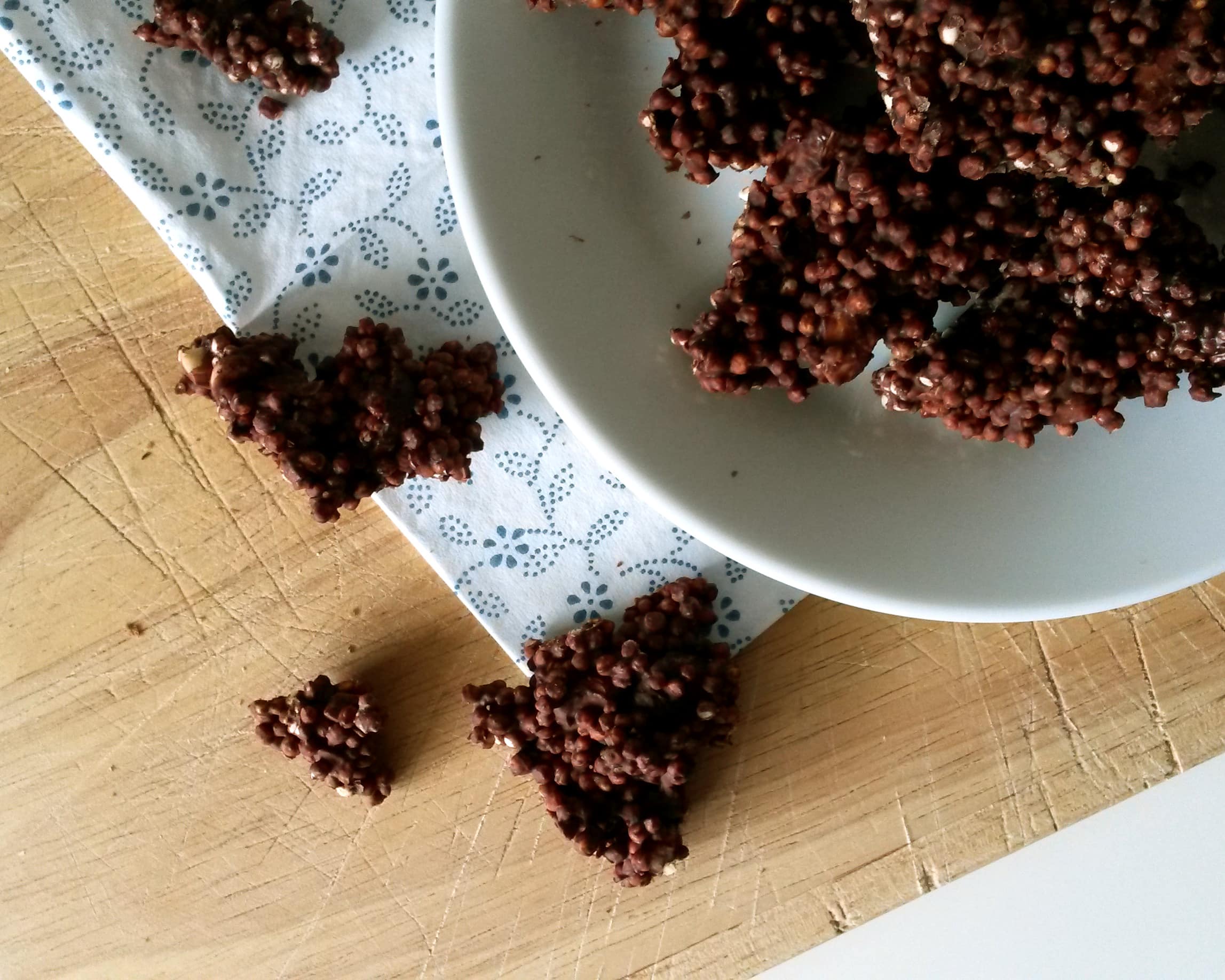 Schokocrossies mit gepufftem Quinoa und Nüssen - Carl Tode Göttingen