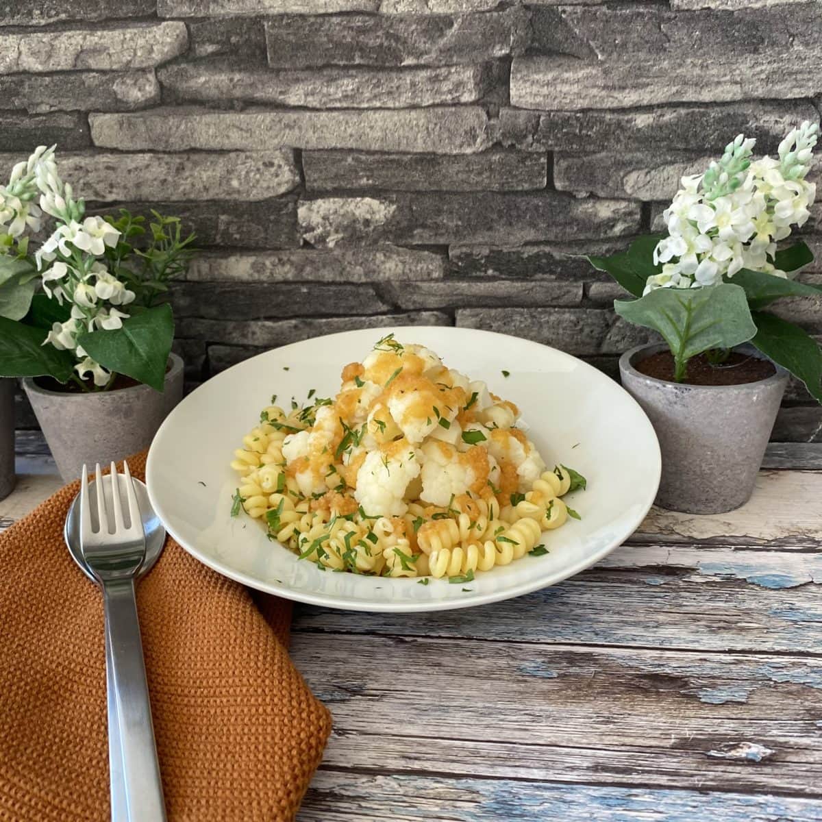 Nudeln mit Blumenkohl und Bröselbutter - Carl Tode Göttingen Rezepte