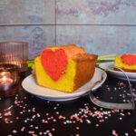 Mache deinen Liebsten eine Freude mit diesem süßen Valentins-Kuchen mit verstecktem Herz